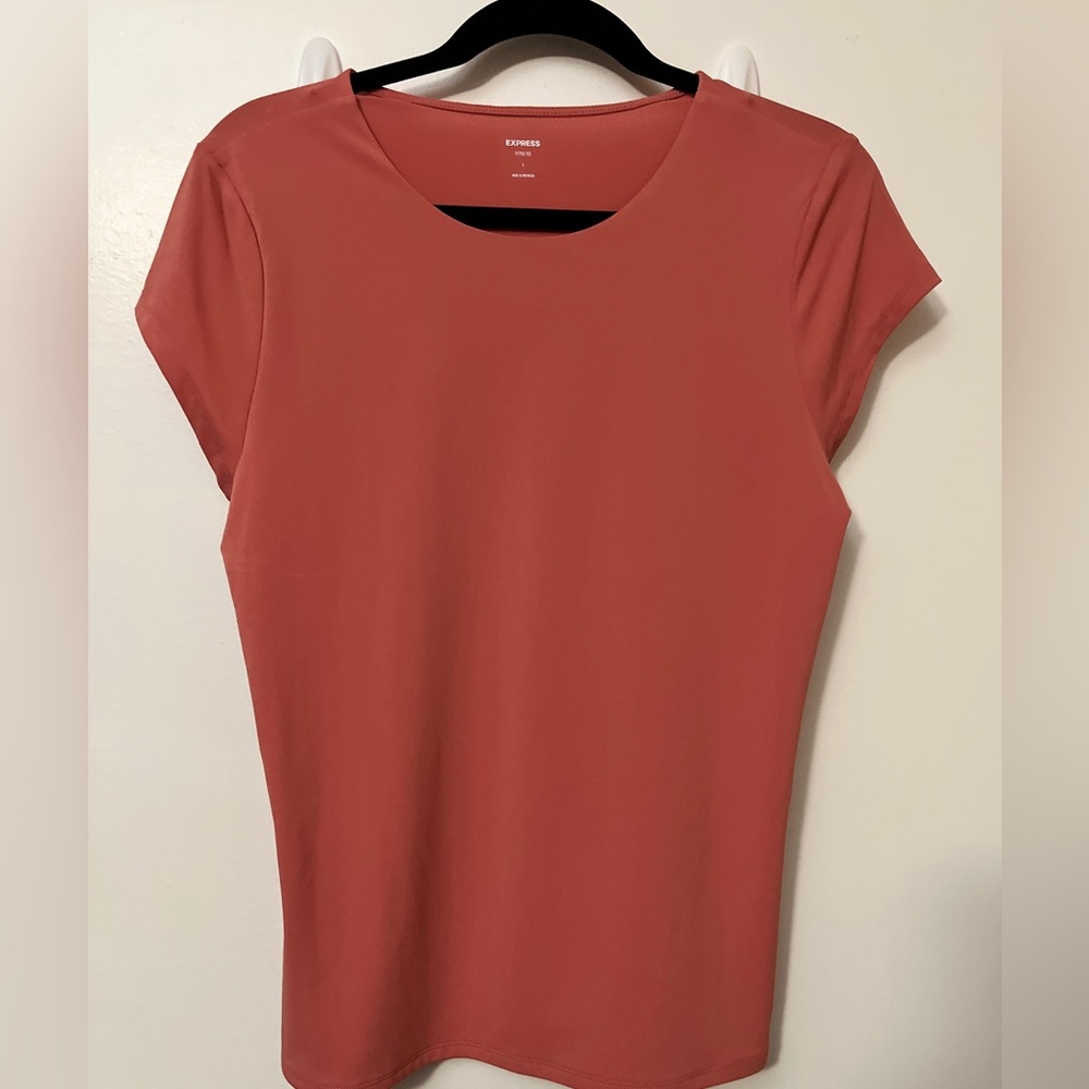 Express fitted tee